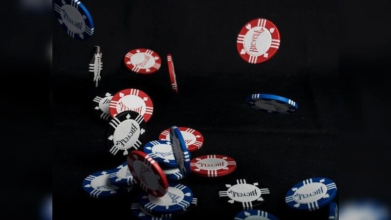 Tìm hiểu về Cược Inside trong poker